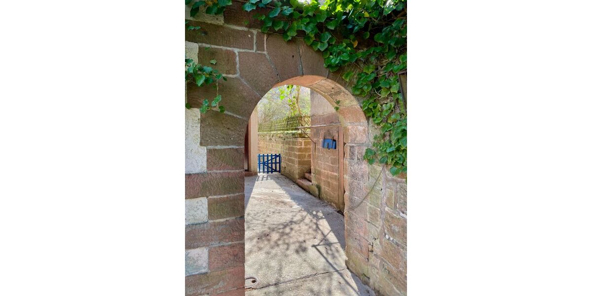 Provisionsfrei* Wunderschöne, komplett renovierte 140qm Altbauwohnung nahe Neustadt mit Garten - 5- Frankeneck bei Neustadt | Angebot:25908495