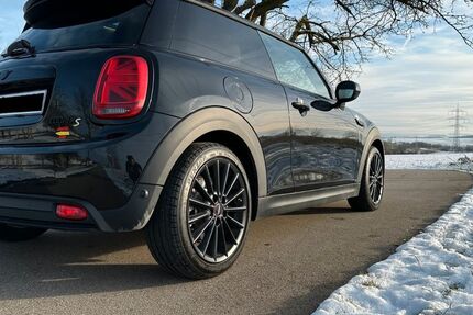 Mini Cooper SE 19.900 km 22.000 € Freiburg 79104