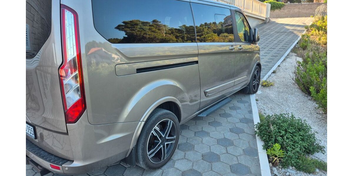 Ford Tourneo Custom 125.000 km 29.499 &euro; Aichach 86551