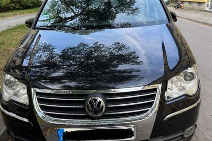 VW Touran 216.000 km 2.990 &euro; München 81671