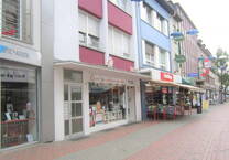 Gepfl. 3-Fam.-Haus mit Gewerbe in top Citylage auf Grundstück mit weiterer **BEBAUUNGSMÖGLICHKEIT**