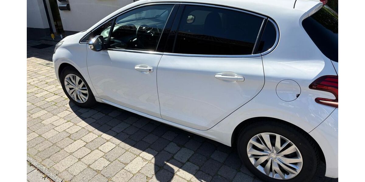 Peugeot 208 136.540 km 5.800 &euro; Olfen 59399