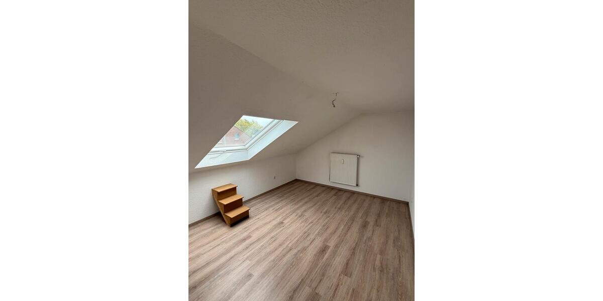 Dachgeschoßwohnung Wesel Bislich - 3.5 Zimmer, 70 m&sup2;, 560&euro; | Angebot:26393522