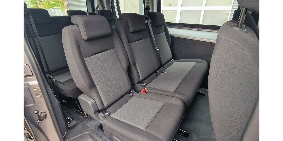 Opel Vivaro 2.0 D Design Paket NAVI Anhängerkupplung 84.000 km 26.998 &euro; Landau 76829