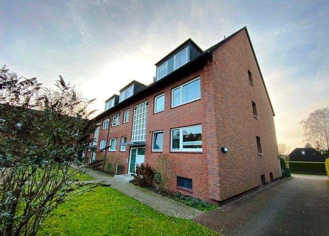 freie 3 Zi.-Dachwohnung mit Außenstellplatz 3 zimmer