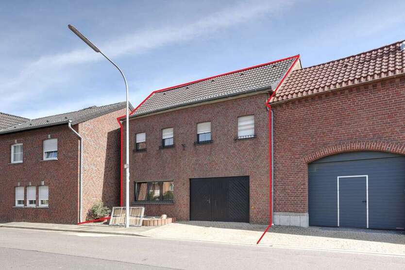 Haus zum Kaufen in Heinsberg Unterbruch 215.000 € 161 m²