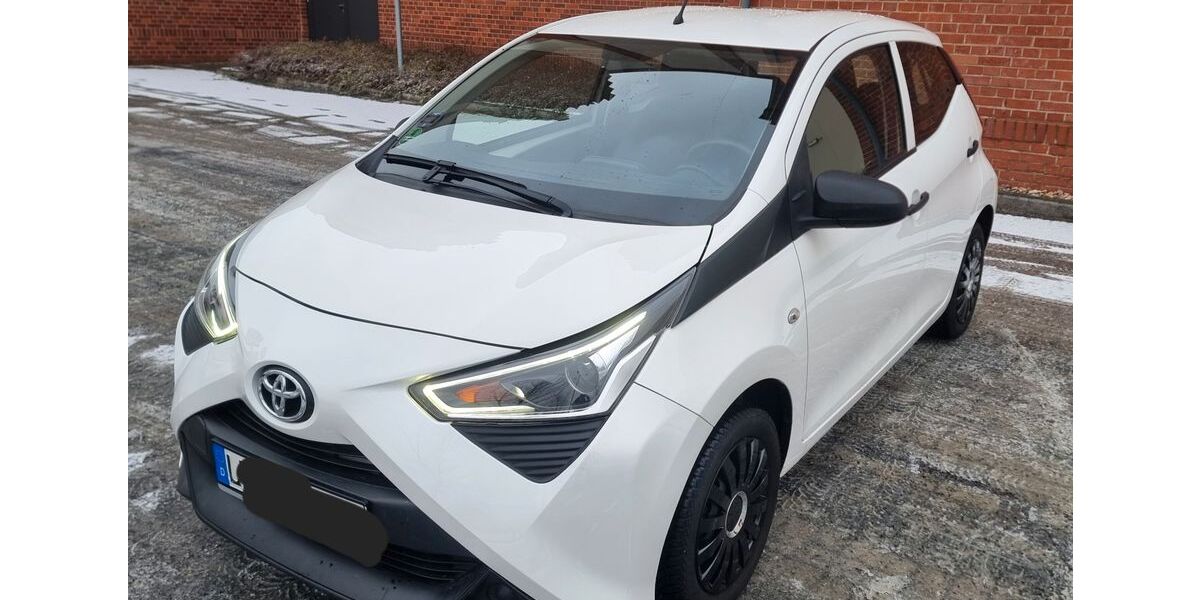 Toyota Aygo (X) 81.650 km 7.990 &euro; Berlin 12489