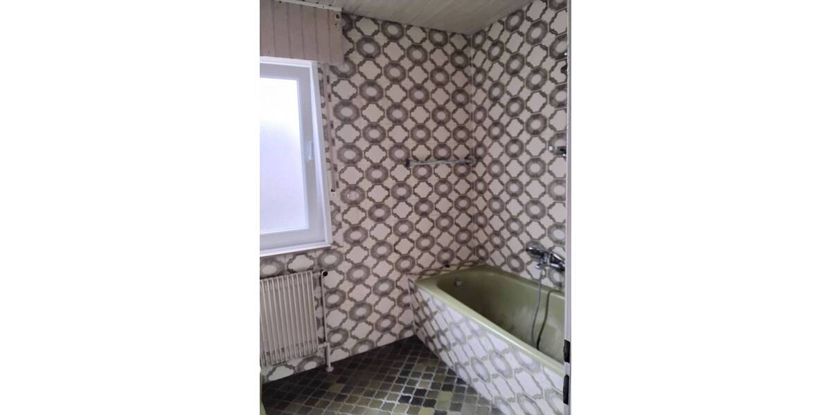 ***BÜSCHER IMMOBILIEN*** RESERVIERT!!! Geräumiges Reihenendhaus mit Vollkeller und 5 Zimmern auf einem Erbpachtgrundstück in zentrumsnaher Wohnlage 5 zimmer