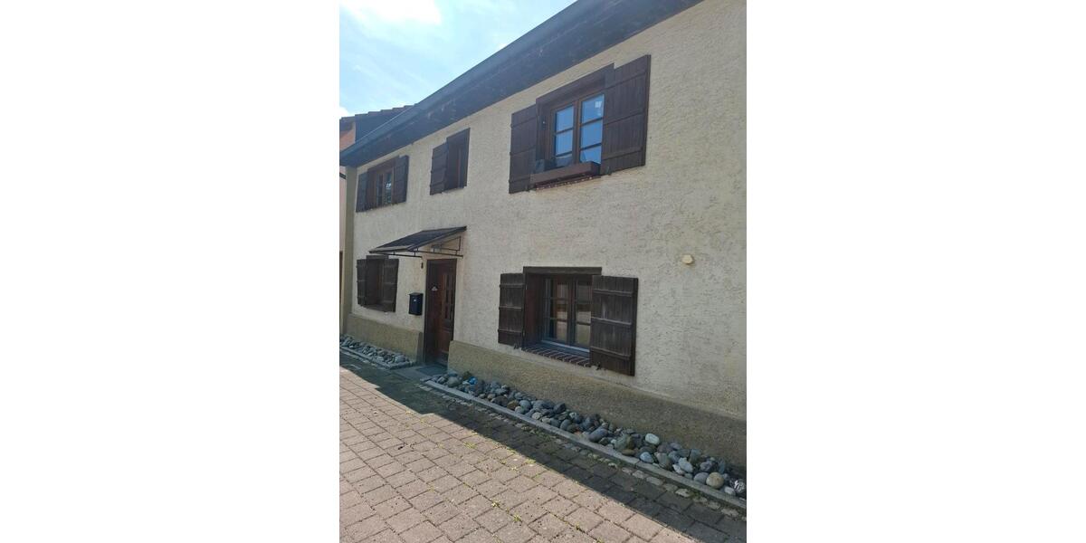 Doppelhaushälfte Stockach - 6 Zimmer, 135 m&sup2;, 220.000&euro; | Angebot:27097664