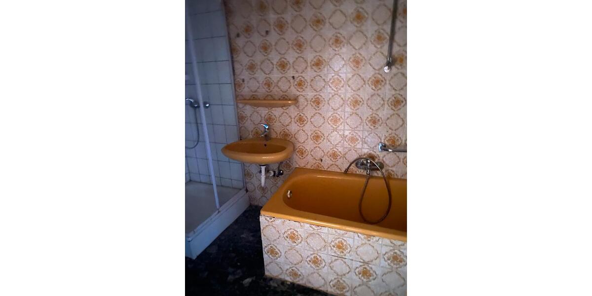 Einfamilienhaus Laichingen - 8 Zimmer, 122 m&sup2;, 140.000&euro; | Angebot:25935167