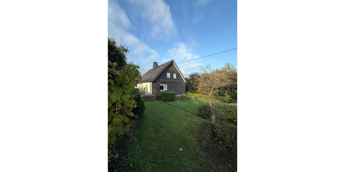 Helles, freistehendes 1-2 Familienhaus mit Garten 8 zimmer