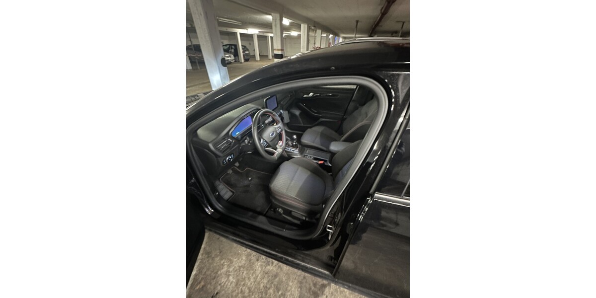 Ford Focus 35.099 km 19.600 &euro; Köln 50667