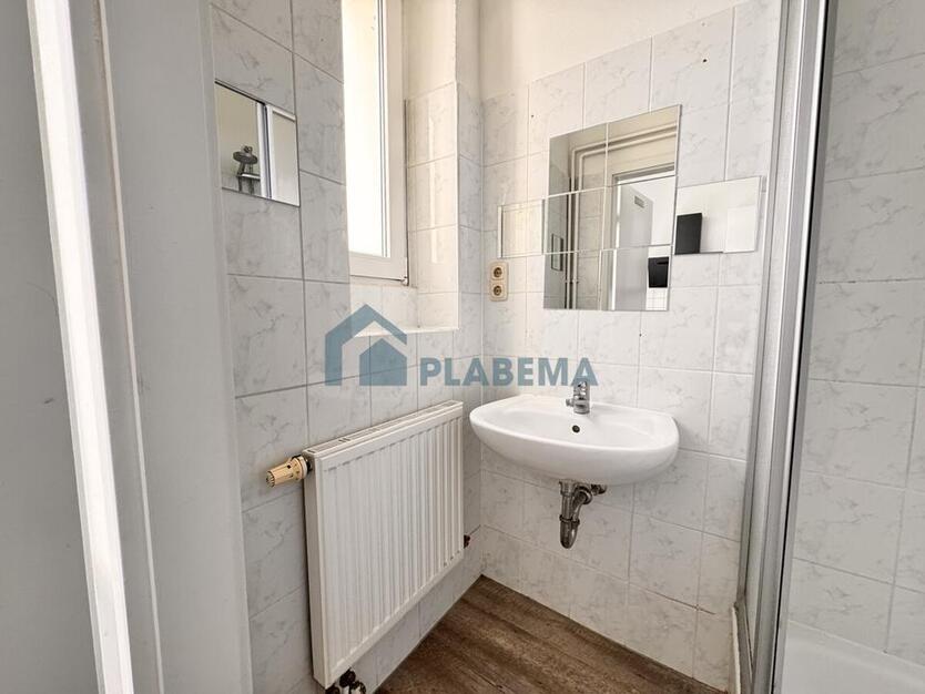 *Preissenkung* 3 Zimmer mit EBK - ideal als 2-er WG geeignet zimmer