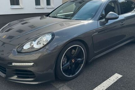 Porsche Panamera 172.000 km 28.500 &euro; Duisburg 47139