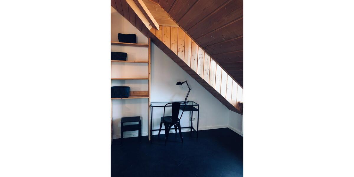 Dachgeschoßwohnung Gilching - 1.5 Zimmer, 54 m&sup2;, 1.200&euro; | Angebot:25830914