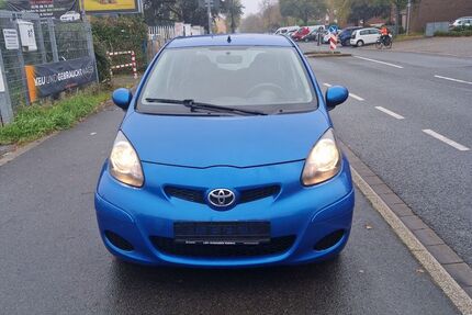 Toyota Aygo (X) 129.520 km 3.750 &euro; Düsseldorf 40549