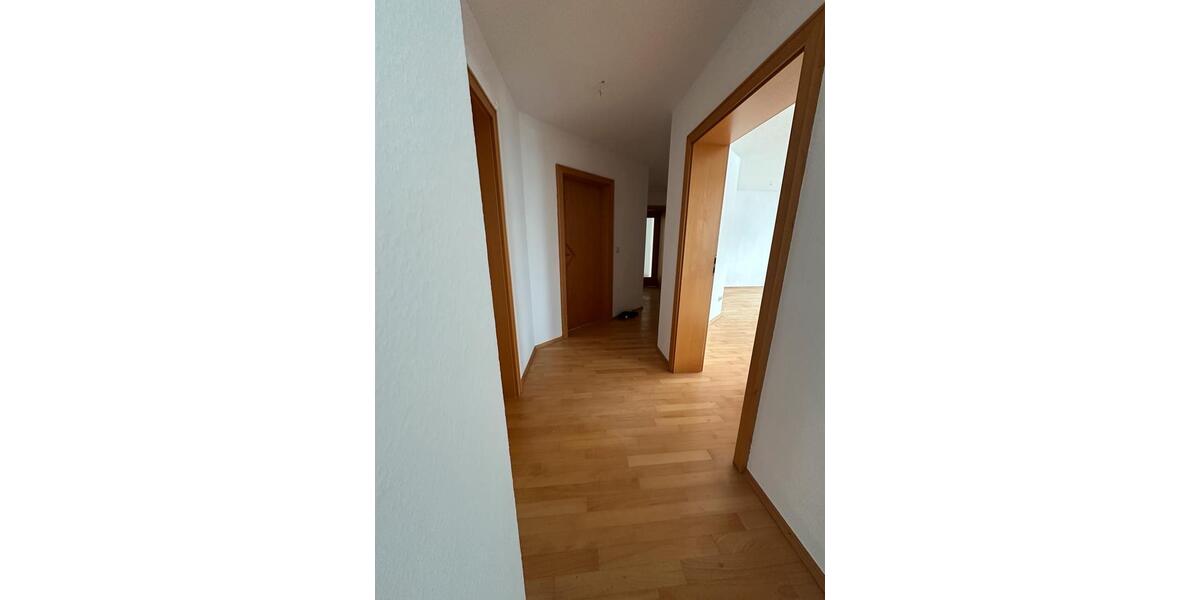 Etagenwohnung Vellmar - 6 Zimmer, 130 m&sup2;, 1.000&euro; | Angebot:24788512