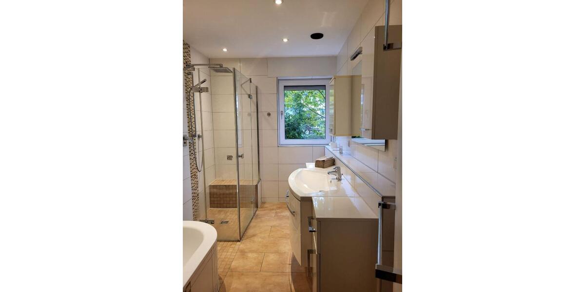 Sofort bezugsfrei: Moderne 3-ZKB-Wohnung mit Terrasse & Stellpl. 3 zimmer