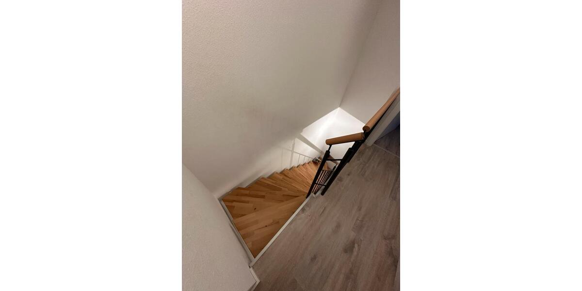 Etagenwohnung Schenefeld - 5 Zimmer, 150 m&sup2;, 2.250&euro; | Angebot:25590013