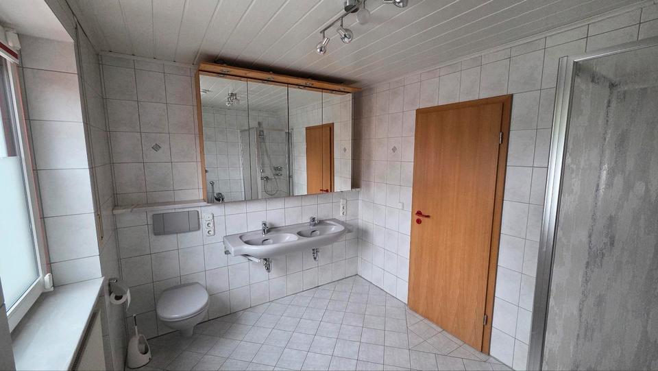 Dachgeschoßwohnung Hemau - 4 Zimmer, 102 m&sup2;, 900&euro; | Angebot:24848450