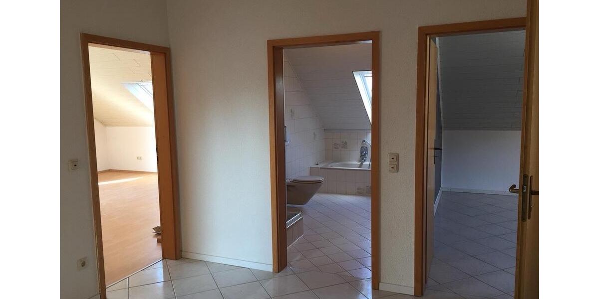 Dachgeschoßwohnung Staufenberg - 3 Zimmer, 85 m&sup2;, 1.000&euro; | Angebot:26533068