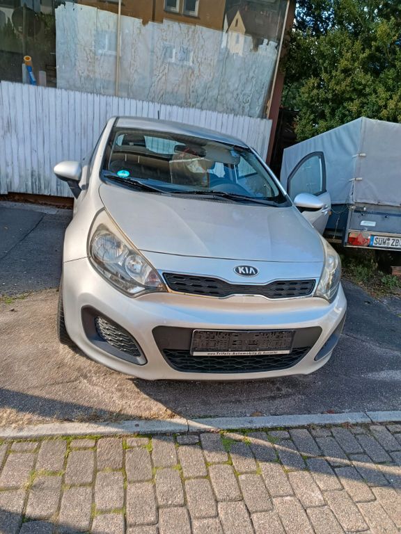 Kia Rio 130.000 km 4.100 € Annweiler 76855