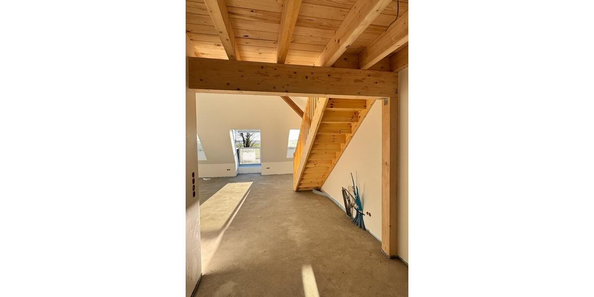 Dachgeschoßwohnung Tating - 4 Zimmer, 105 m&sup2;, 1.550&euro; | Angebot:26381911