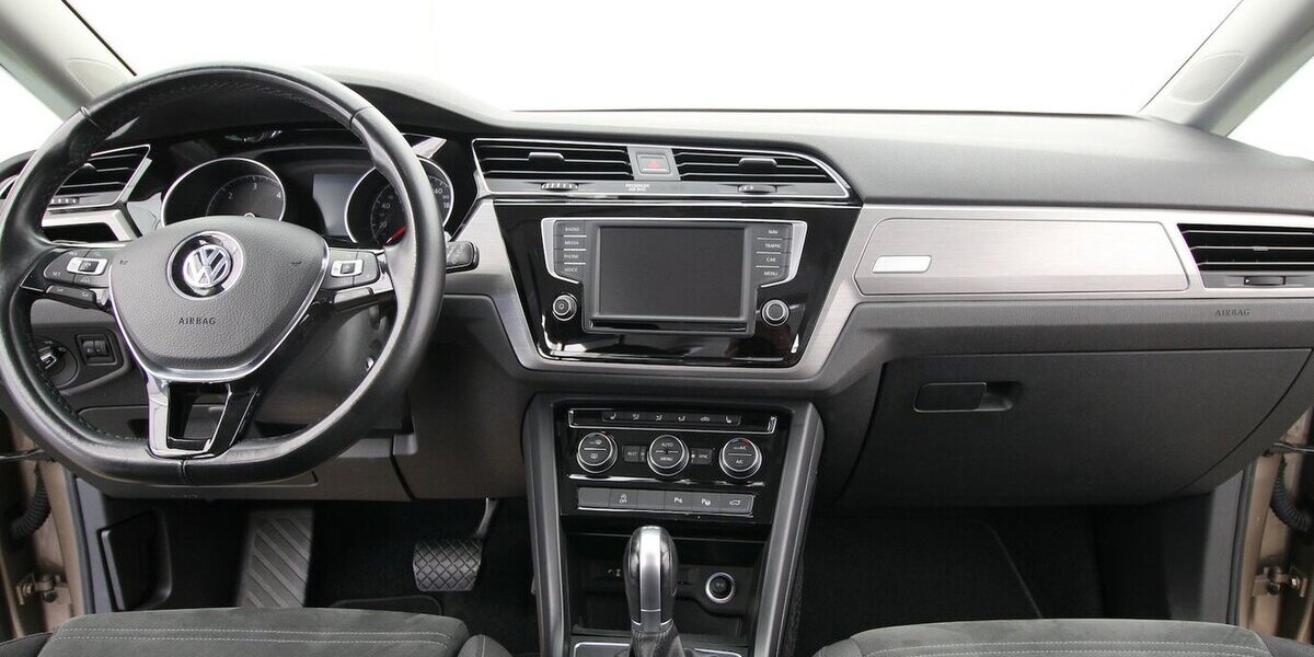VW Touran 1.6 TDI BMT 7-DSG Comfortline NAVI+ACC 151.032 km 13.900 &euro; Hagenow 19230