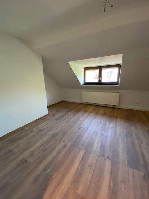 N-Glockenhof ! Neuwertige 5-ZW, 127 m², EBK, Laminat im 3.OG ohne Aufzug 5 zimmer