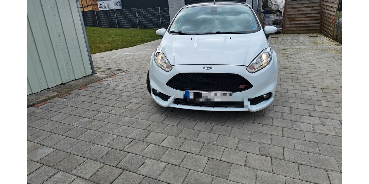 Ford Fiesta 98.338 km 12.500 &euro; Zandt 93499