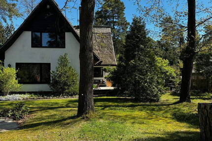 Charmantes Reetdachhaus mit großzügigem Nebengelass und Garten in Wandlitz