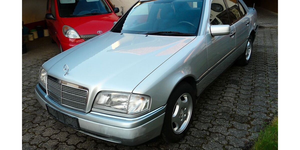 Mercedes-Benz C 250 152.906 km 4.900 &euro; Silz 76857