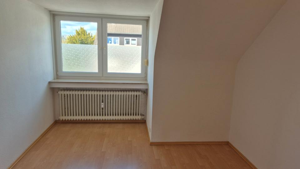 Dachgeschoßwohnung Stolberg (Rhld.) Büsbach - 3 Zimmer, 69 m&sup2;, 400&euro; | Angebot:26023942