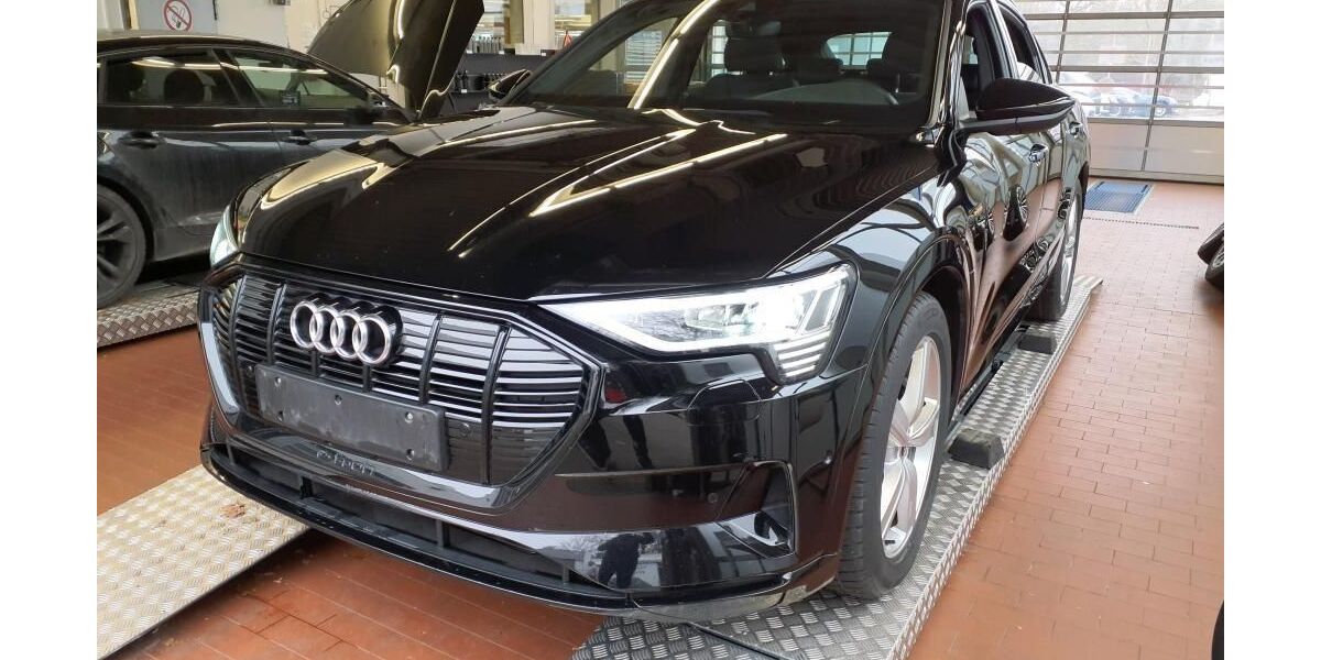 Audi e-tron 89.536 km 35.914 &euro; Hagen 58091