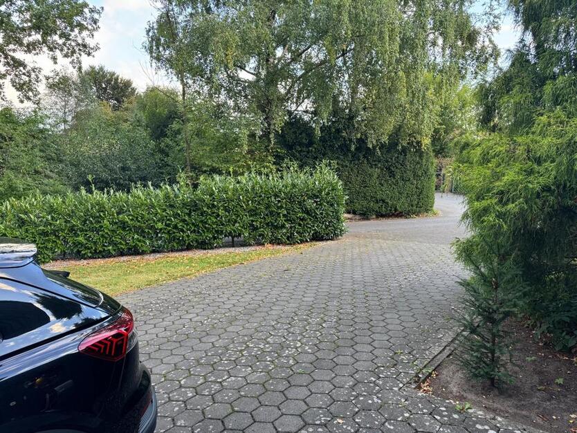 Moderne Haushälfte (Anbau) mit großem Garten, Terasse