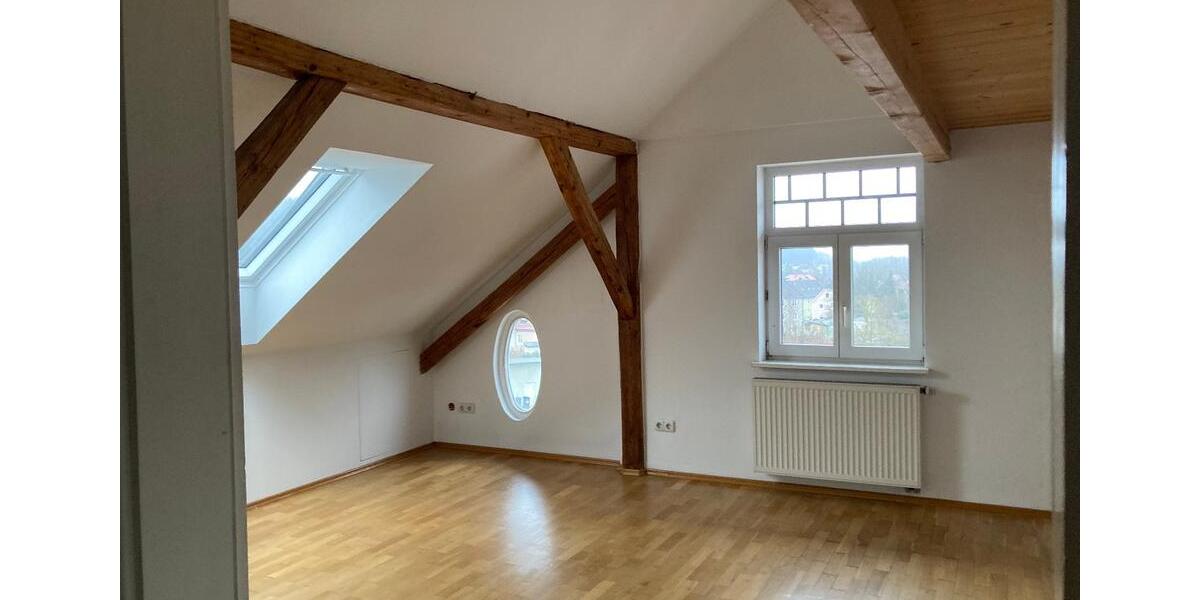 Große, helle 4,5 Zimmer Wohnung mit Balkon 4.5 zimmer