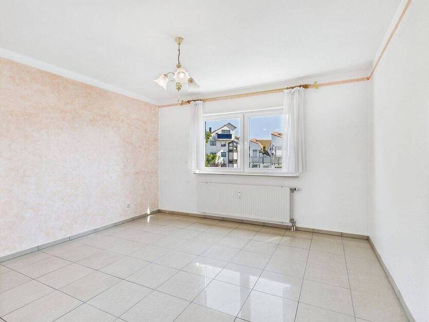 Helle DreiZimmerwohnung mit Balkon und Wohlfühlbad in Freiberg am Neckar!