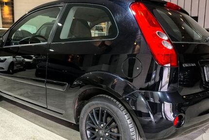 Ford Fiesta 149.655 km 1.750 € Voerde 46562