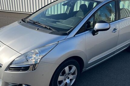 Peugeot 5008 216.000 km 2.999 &euro; Berlin 12057