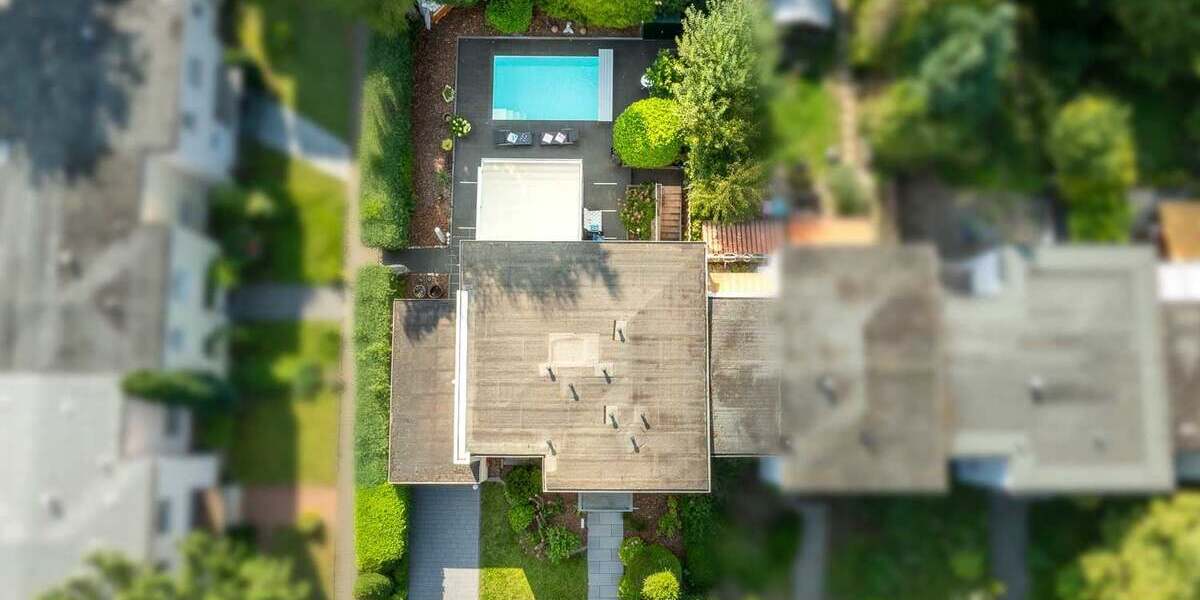 Modernisiertes Haus mit Pool & Garten in Frankfurt 4.5 zimmer