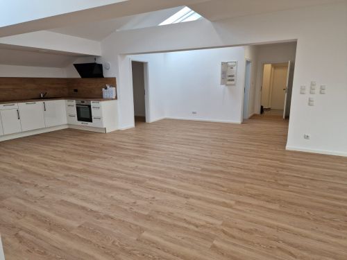 Schicke 4-Zimmer-Mietwohnung mit Balkon in 97421 Schweinfurt (ID 1519) - Etagenwohnung Schweinfurt Schweinfurt | Angebot:25064110