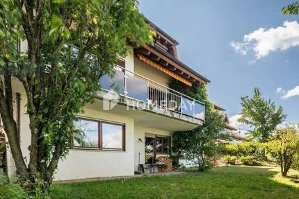 Viel Platz & Komfort: stilvolles Haus mit Einliegerbereich, Kamin, Garten, Terrasse & 2 Balkonen