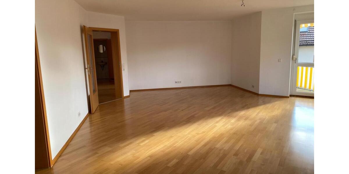 Helle 3 Zimmer Wohnung mit Küche, Garage, Kellerabteil 3 zimmer