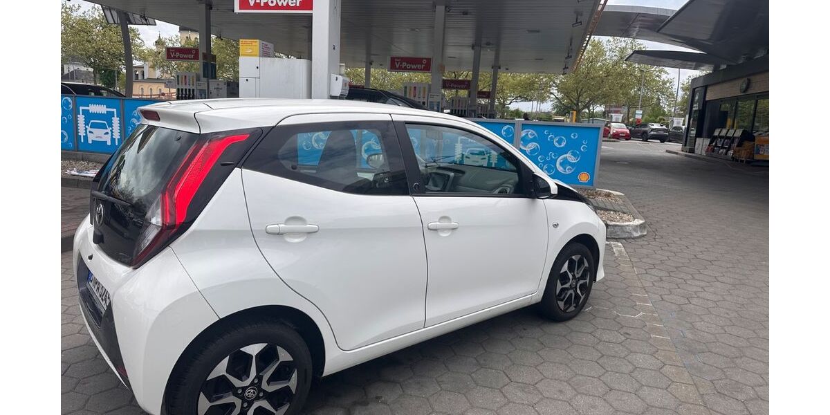 Toyota Aygo (X) 25.000 km 12.800 &euro; Berlin 10318