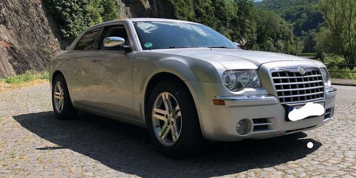 Chrysler 300C 136.000 km 7.900 &euro; Köln 51065