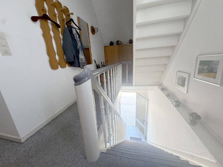 Leerstehendes Zweifamilienhaus mit Charakter wartet auf kreative neue Eigentümer
