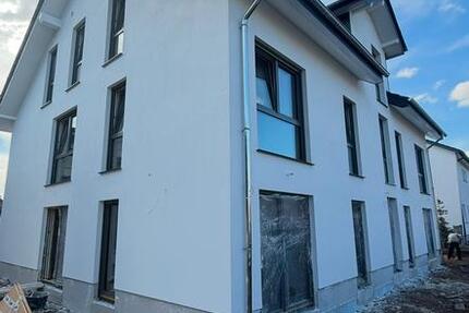 Neubau Wohnung 103 qm 34 ZKB-Wc Aufzug Balkon Terrasse Pivitshei zimmer
