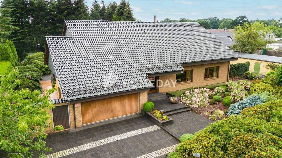 Stilvoller Familienwohnsitz mit 2 Wohneinheiten, 320?m² Wohnfläche und traumhaftem Garten