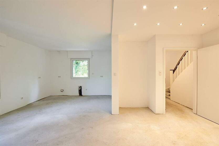 Provisionsfrei! Modernisiertes Raumwunder mit vielfältigen Nutzungs- und Gestaltungsmöglichkeiten 8 zimmer