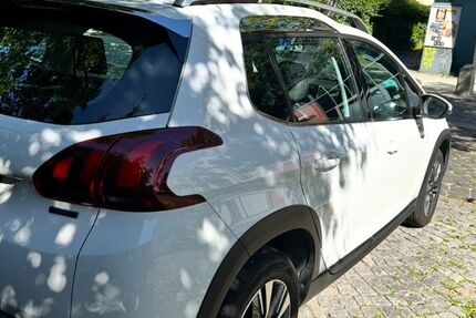 Peugeot 2008 82.000 km 10.500 &euro; Löbau 02708